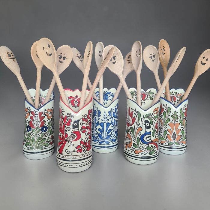 Obiecte traditionale romanesti-Covoare-Cani-Farfurii pictate-Carpete