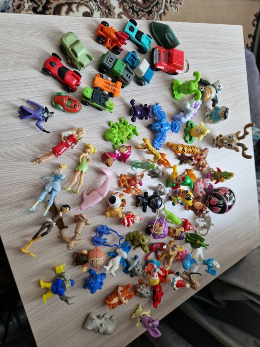 Продам киндер игрушки