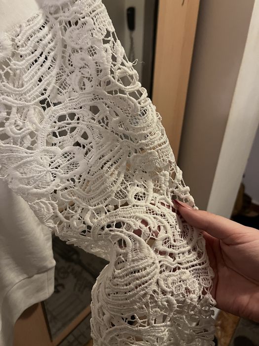 Bluza cu model la maneci