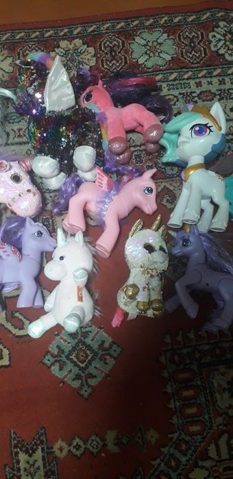 Продам игрушку лошади