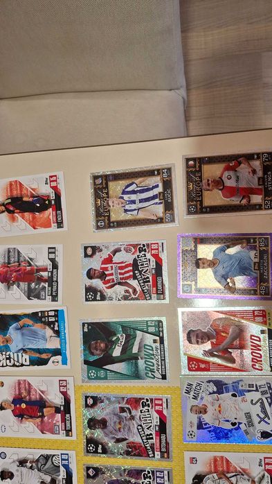 Продававм футболни карти на topps match attax различни видове