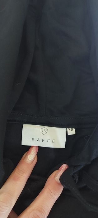 Rochie neagra, cu gluga,  maneci scurte