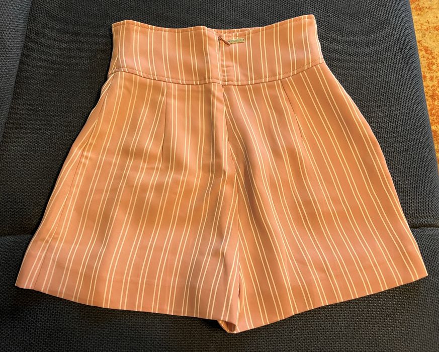 Pantaloni scurti Guess marime 25