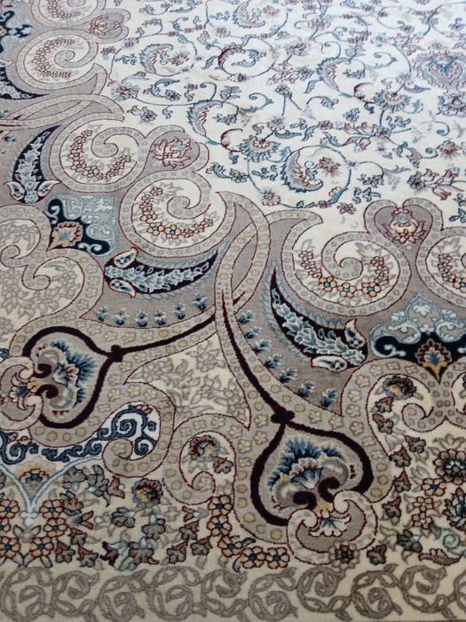 Продается абсолютно новый и современный ковер