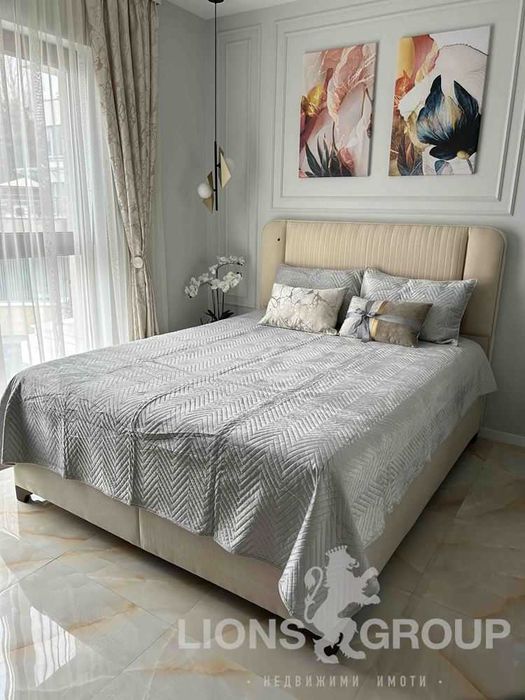 Дава се под наем Тристаен апартамент в Варна, Бриз - 110 кв.м за 1300 € - Снимка #12