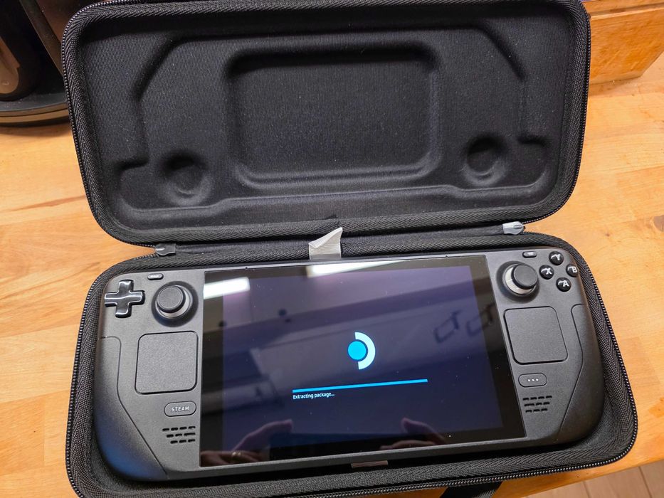Vând Steam Deck LCD 256GB + Card Samsung 256GB | Stare Impecabilă