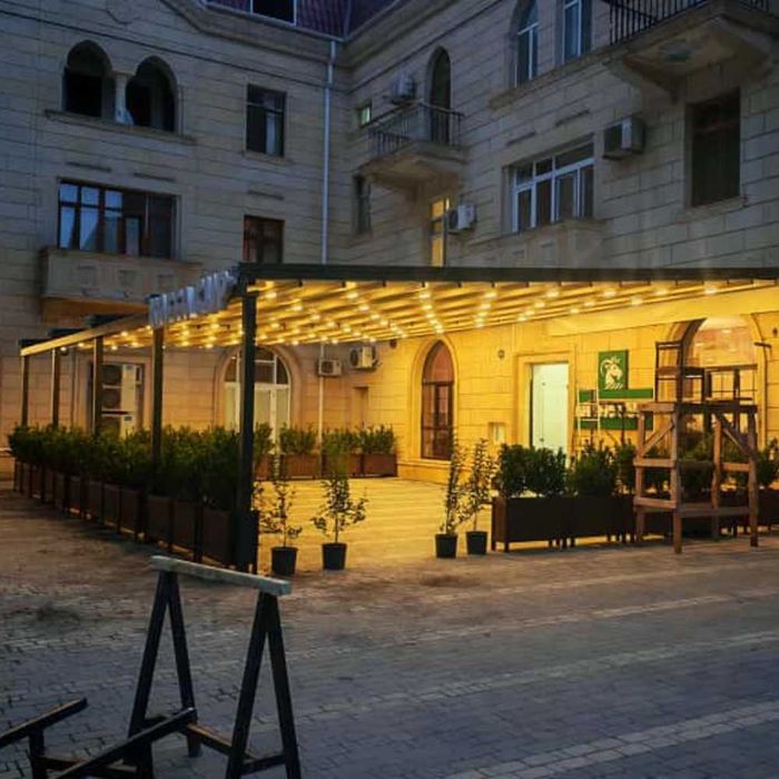 Pergola. Tentli Pergola. Kofe restoran va uylar uchun.