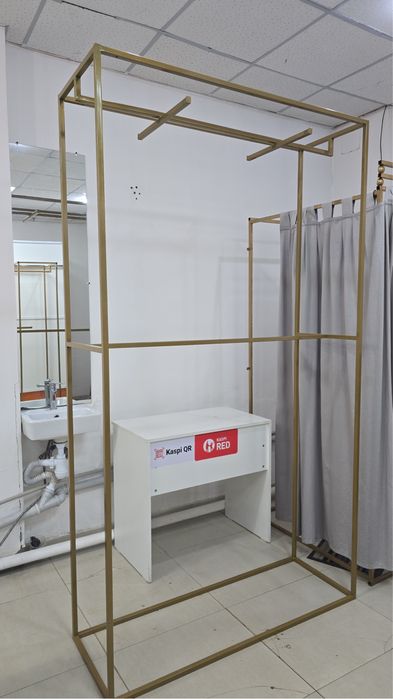 Продам стеллажи для бутика