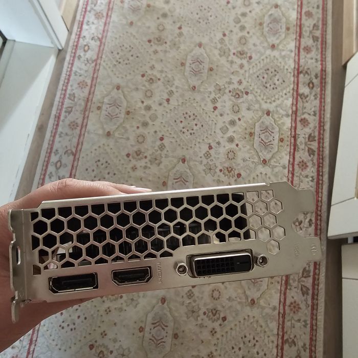 Продам видеокарту GTX1050 STORMX