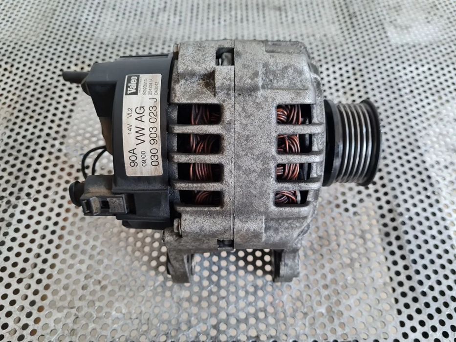 Alternator Vw Golf 4 Bora 2.0 Benzina - Dezmembrari Arad