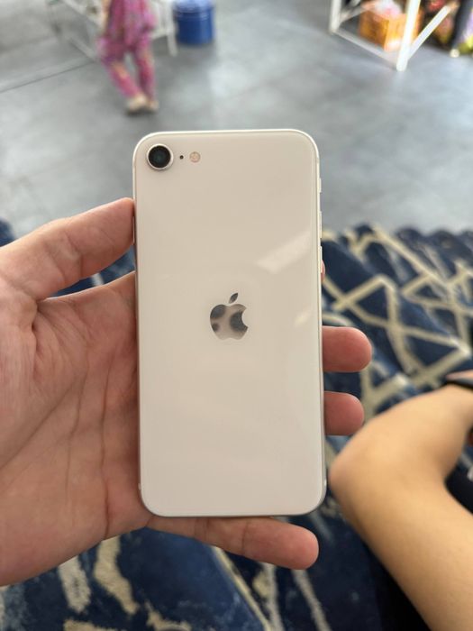 Iphone se 3 срочно сотилади