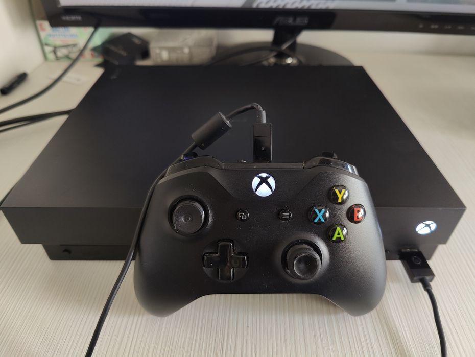 Xbox One X - 1 TB