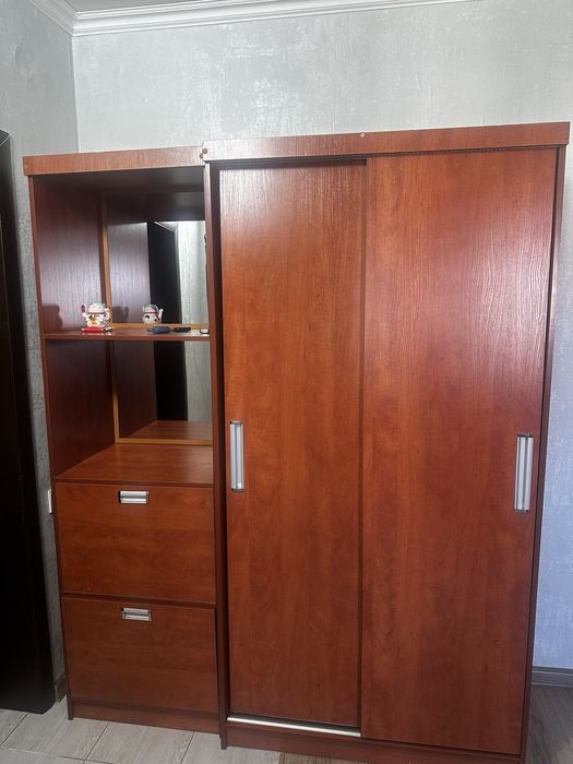 Прихожая ,диван срочно продаи,самовывоз.