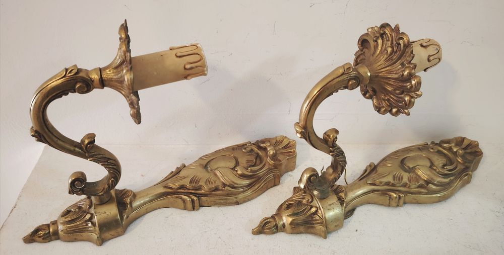 Superb set de aplice antice cu un braț  din bronz masiv in stilul francez Louis ,piese cu o lucrătură de o foarte mare finețe