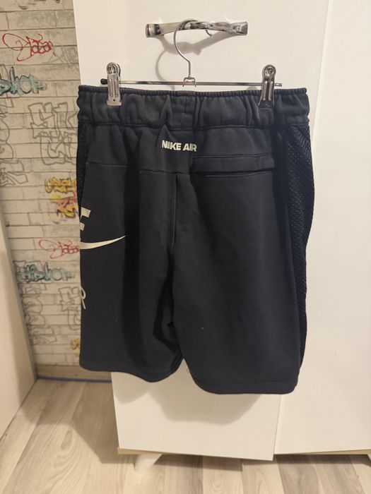 pantaloni scurti nike superbi in conditii excelente marimea s