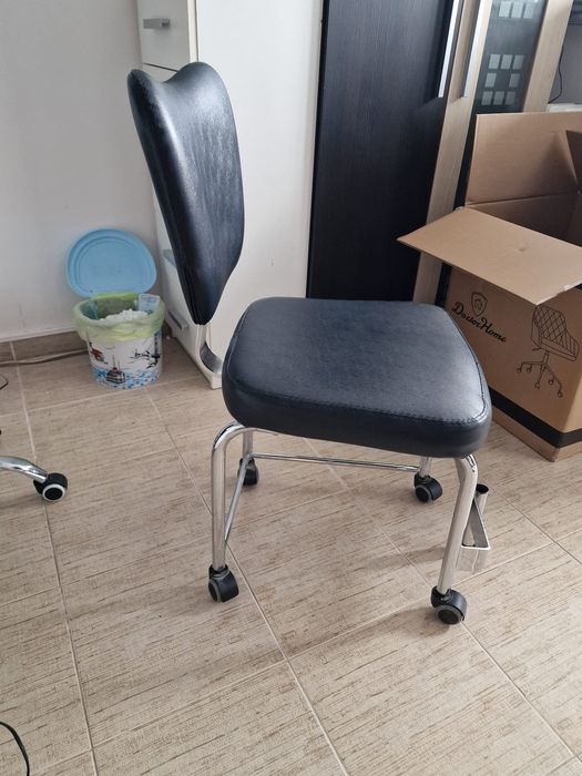 Vând scaun birou manichiura