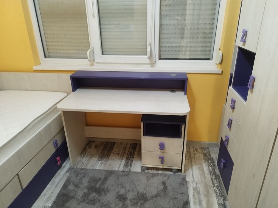 Детско легло и бюро