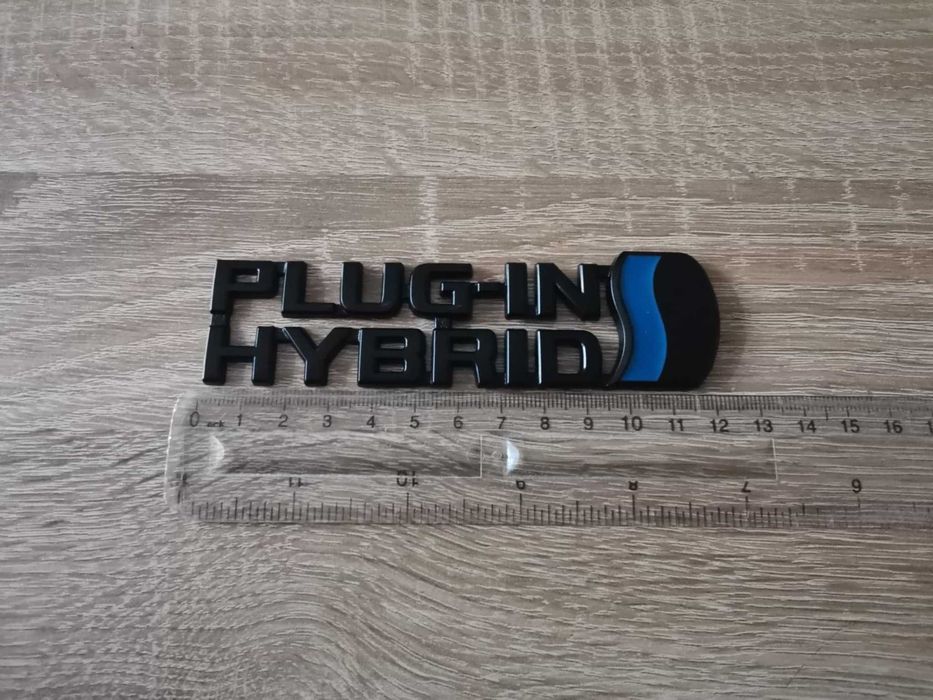 черна емблема Toyota Plug-in Hybrid