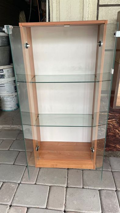 Продам сервант .