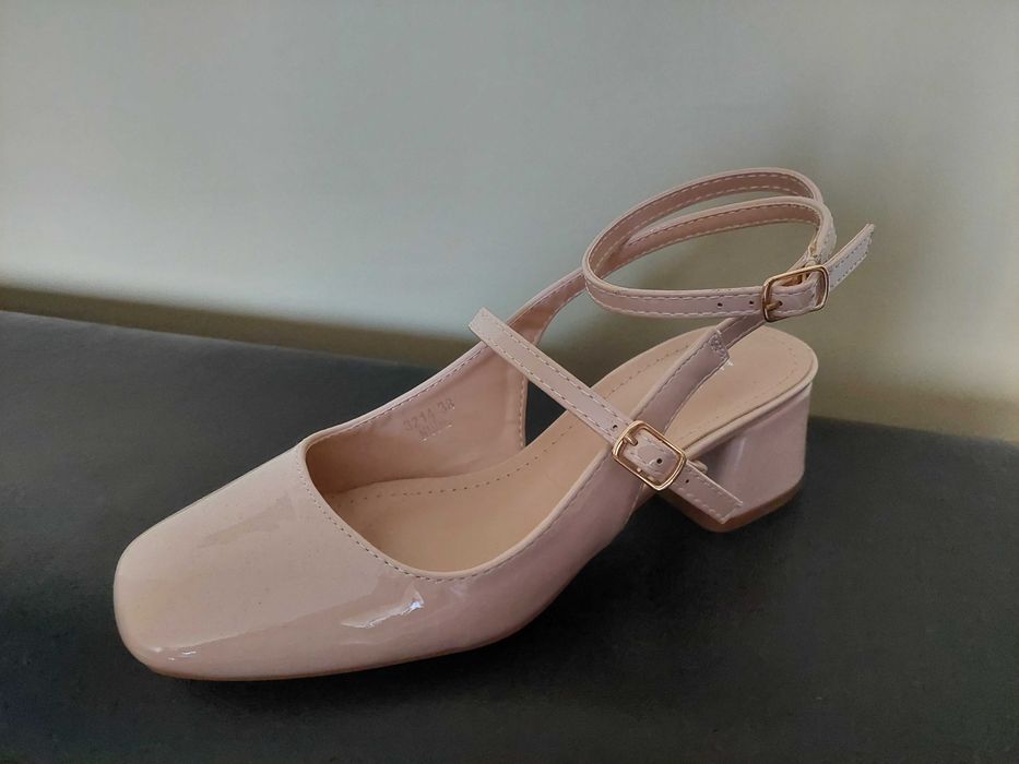 Продавам нови дамски Обувки , не са използвани  изобщо