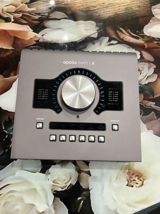 Продавам Звукова карта Universal audio Apollo twin X Quad Core UAD 2.