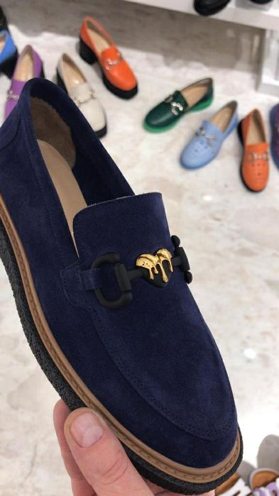 Лоферы продаются