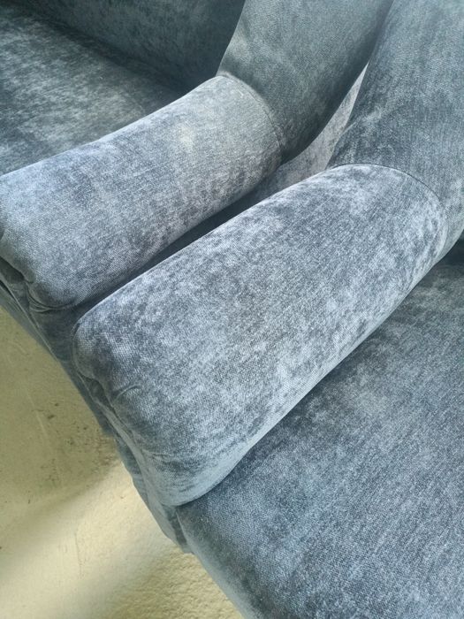 Продам диван и два кресла