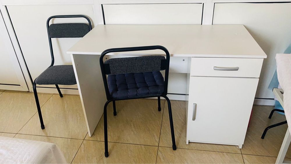 Кушетка, стол, стуля