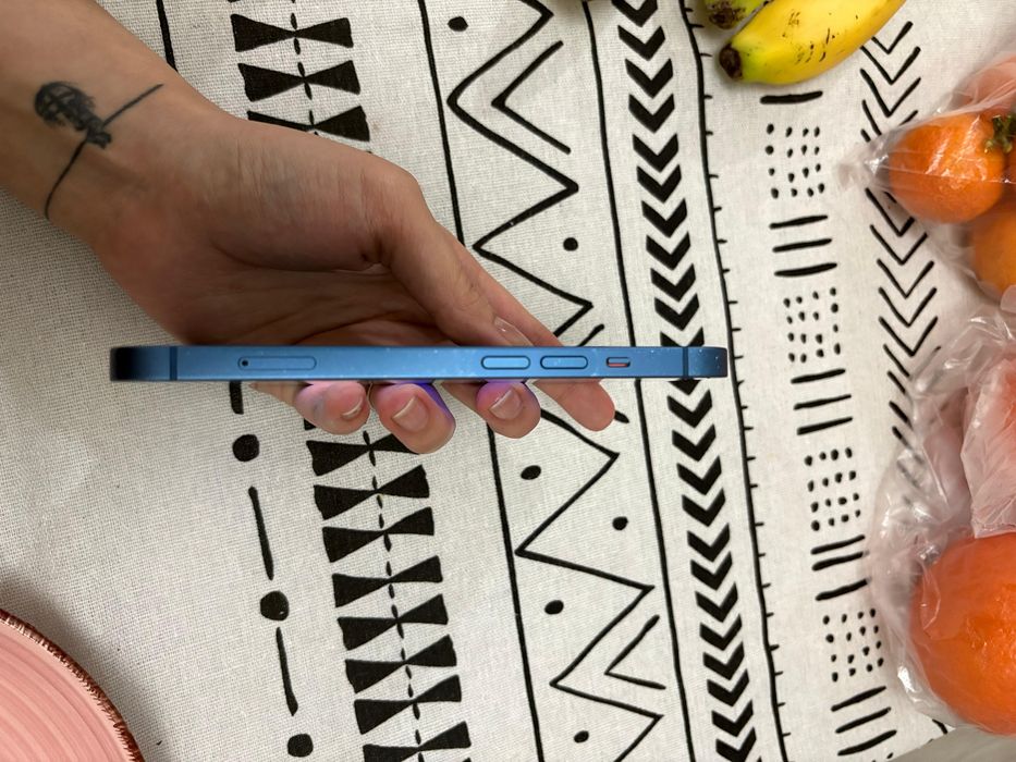 Продается Iphone 13 на 256гб.