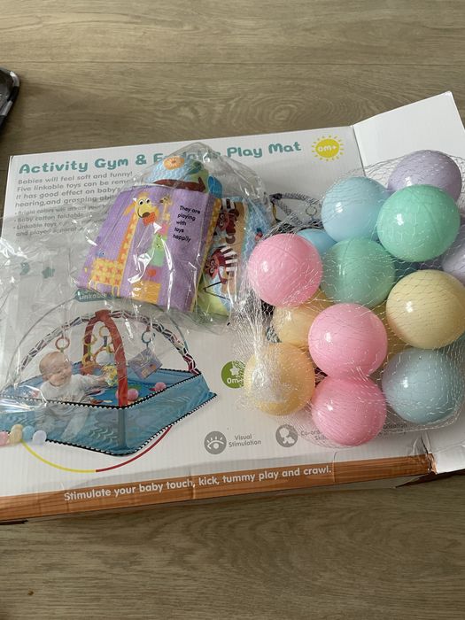 Детский манеж с игрушками