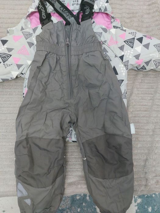 Продам зимний комбенезон для девочек
