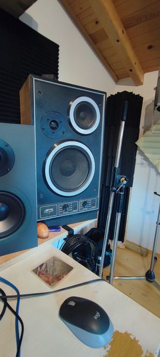 Jamo J-71 Studio Monitor & Jamo J-101 Studio Monitor