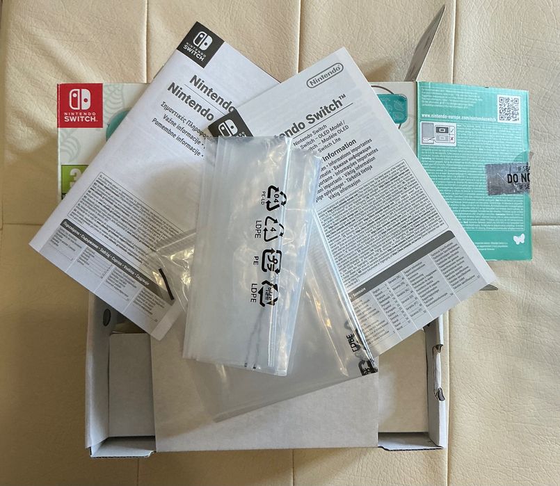 Nintendo Switch Lite + БГ гаранция + подаръци