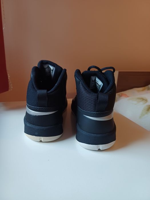 Нови маратонки Nike - номер37,5