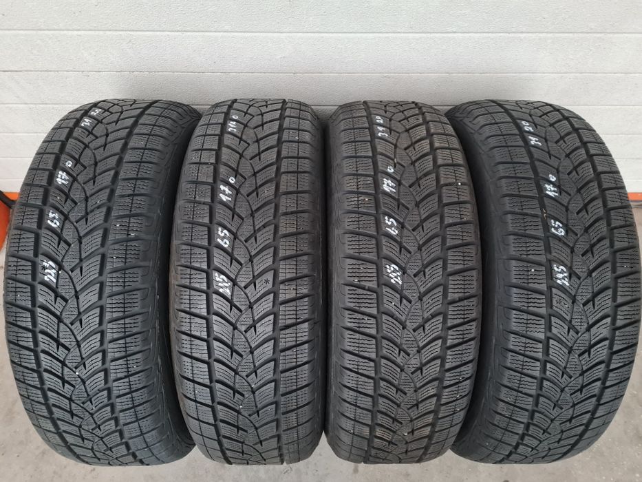 Зимни гуми 4 броя GOODYEAR UltraGrip 215 65 R17 доъщт 3120