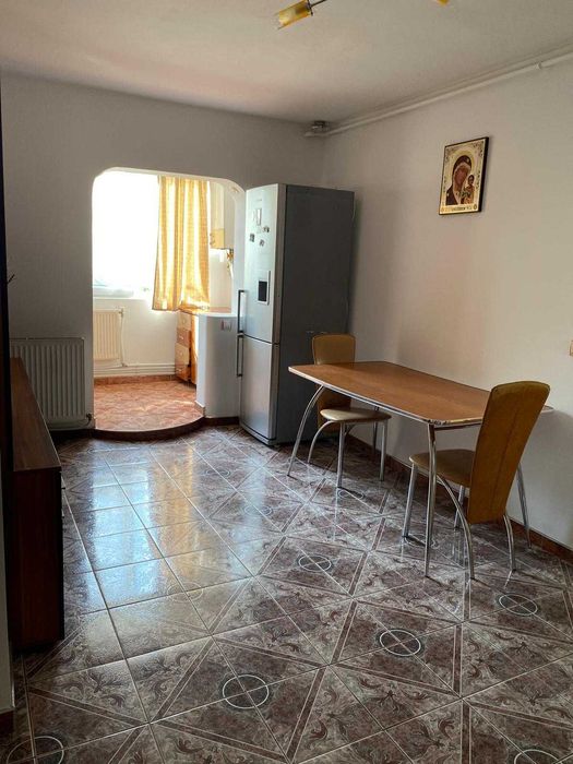 Vand apartament 3 camere in zona Stadion