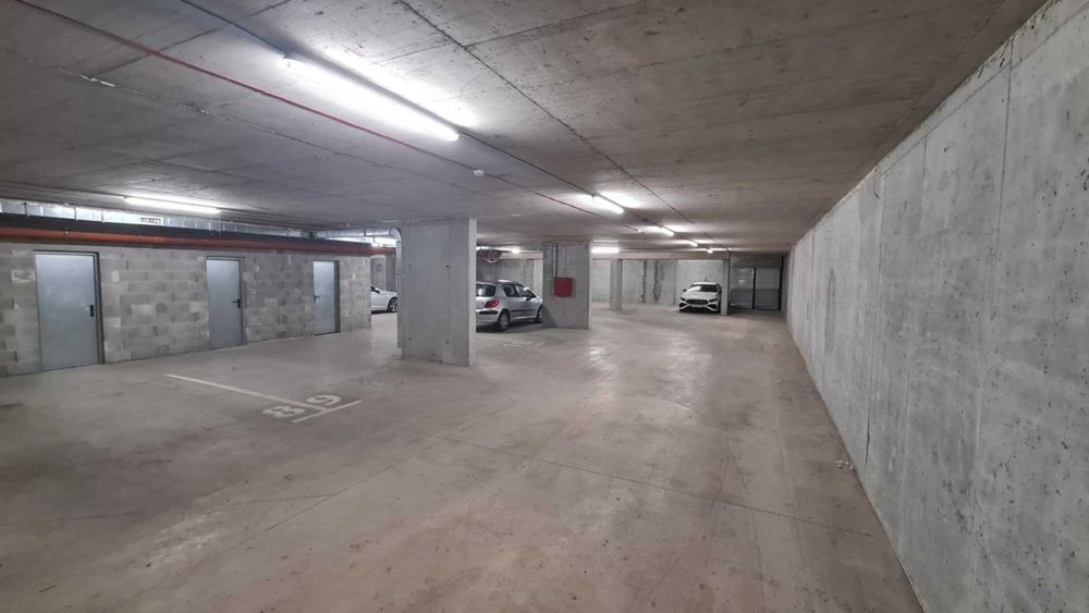 Дава се под наем Гараж / Паркомясто в Варна, Център - 12 кв.м за 127.5 € - Снимка #3