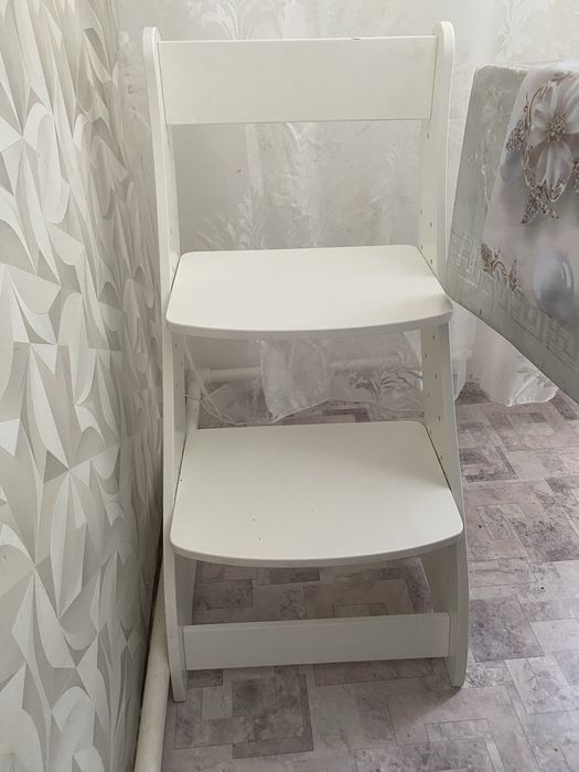 Продам 2 растущих стула