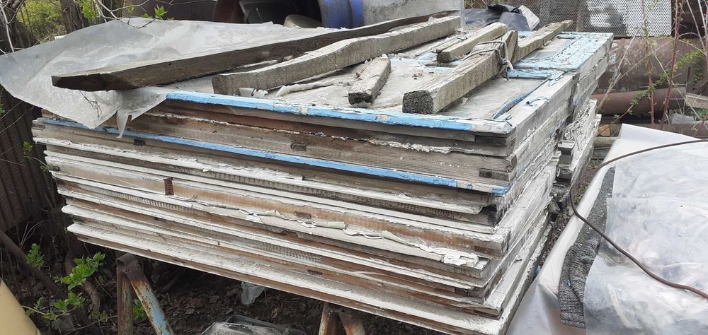 Оконные рамы деревянные.