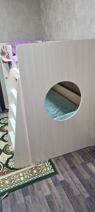 Продам двухярусную кровать