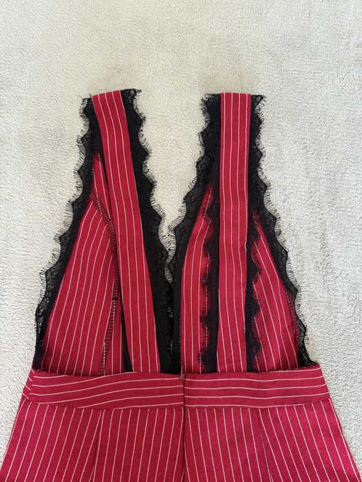 Къс червен сукман/гащериозн с дантела