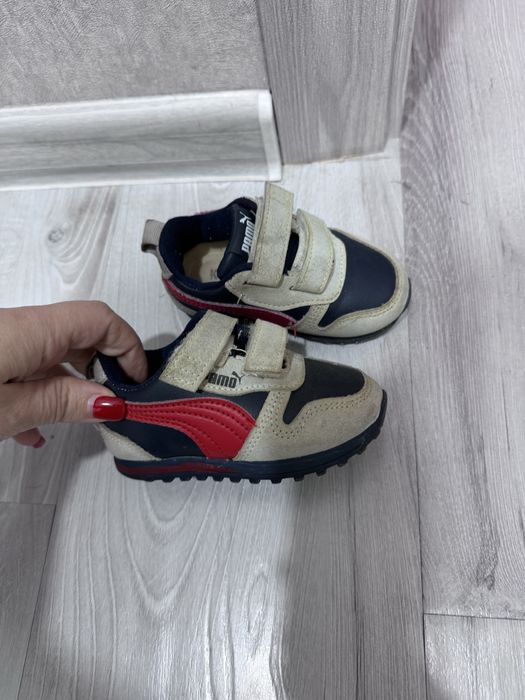 Кроссовки на девочку легкие