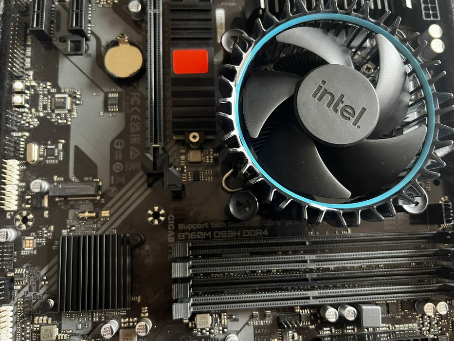 Дъно GIGABYTE B760M DS3H DDR4 + процесор Intel Core i3-12100F