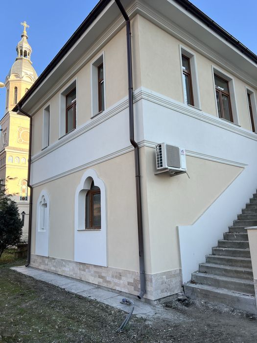 Execut Tencuială mecanizată finisaje interioare si exterioare