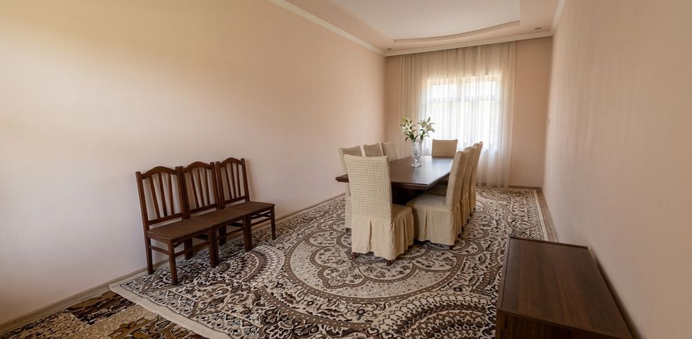 12sotxli xovlining yarimi sotiladi. Srochniy sotiladi