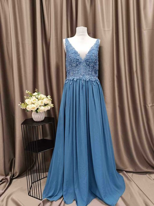 Официална рокля.