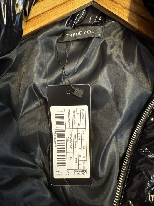 Чисто ново дамско късо яке лак