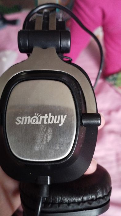 Наушник цвет черный