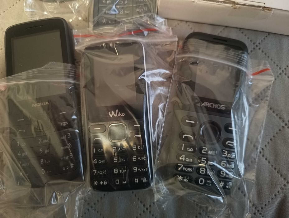 Telefon dual SIM pe butoane