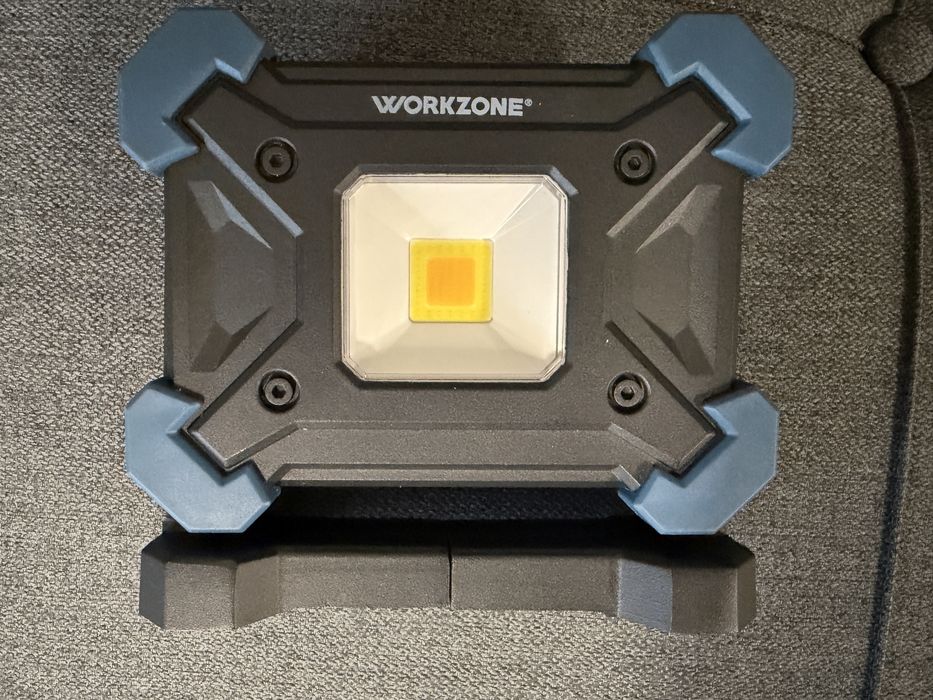 Proiector LED 2000 lumeni